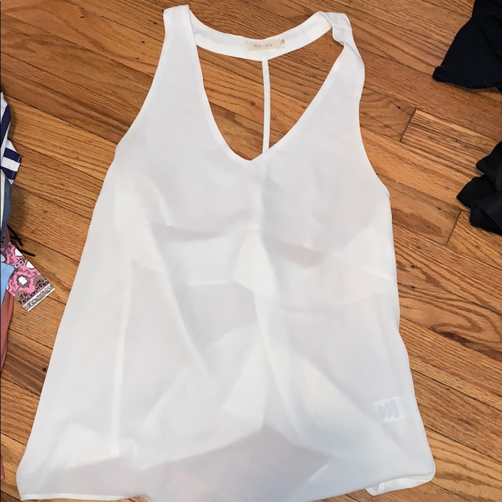 Silky white top